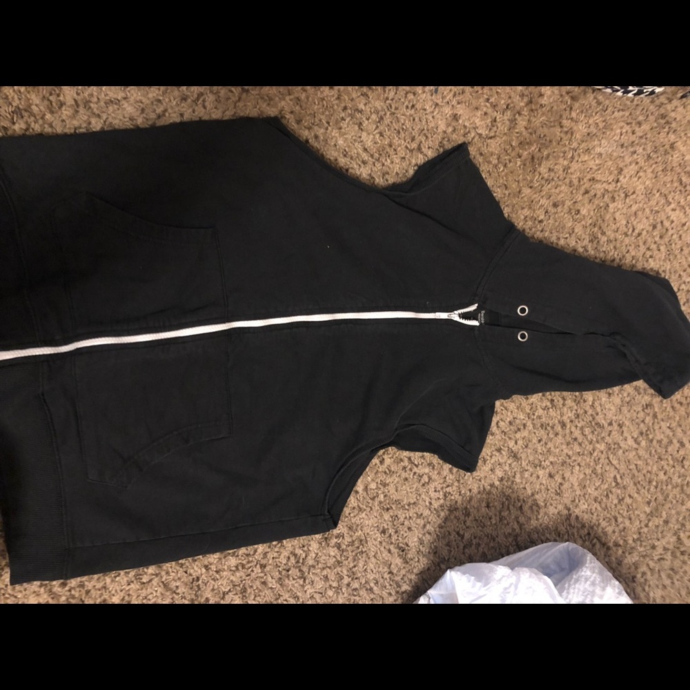 Sleeveless jacket